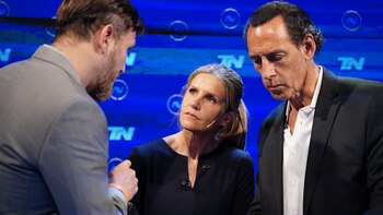 Los candidatos con sus asesores