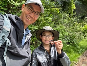 Jo Nagai junto al Dr. Akito Kawahara (@Dr_Akito)