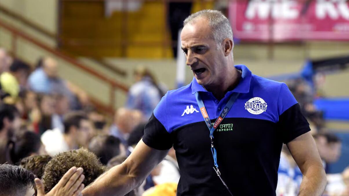 El seleccionador iraní, Rafa Guijosa (J. Casares / EFE)