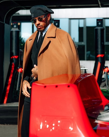 Lewis Hamiltona arribó con su Ferrari F40 a Monza para correr en la Fórmula 1