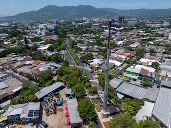 El proyecto de transporte público beneficiará a 200,000 personas y contempla el montaje sucesivo de 23 pilonas. (Foto: MOP)