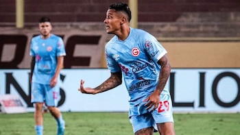 Agustín Graneros disputando un partido con Deportivo Garcilaso en el estadio Monumental. - Crédito: Hugo Leandro