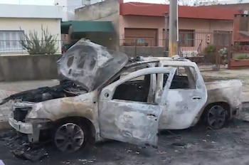 Camioneta de los atacantes fue incendiada (Captura Telemundo/Canal 12)