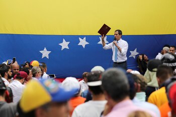 Juan Guaidó en una movilización