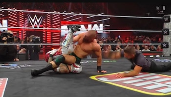 Mysterio no pudo ante Theory