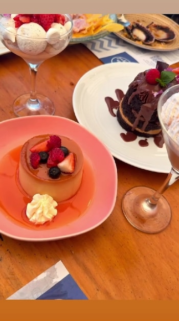 Kim Taehyung probó postres peruanos como el suspiro a la limeña, crema volteada y torta de chocolate.