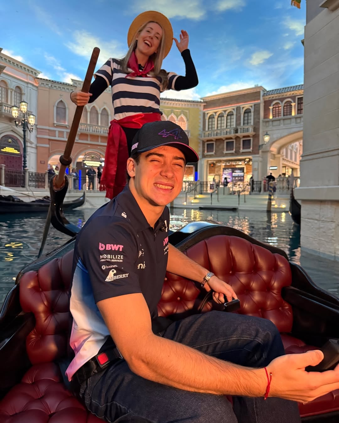 El bonaerense se mostró sonriente en la previa (@AlpineF1Team)