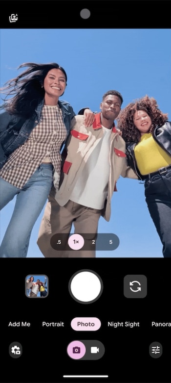 En las fotos de grupo,