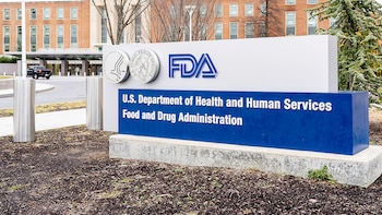 Desde la cafeína hasta el etiquetado de 'saludable', la FDA establece una agenda de fin de año para el suministro alimentario en EE. UU.