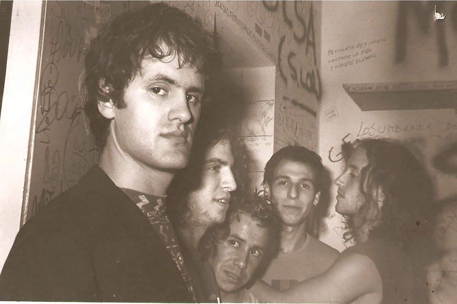 La formación clásica de Los Piojos: Andrés Ciro, Tavo Kupinski, Micky Rodríguez, Piti Fernández y Dani Buira