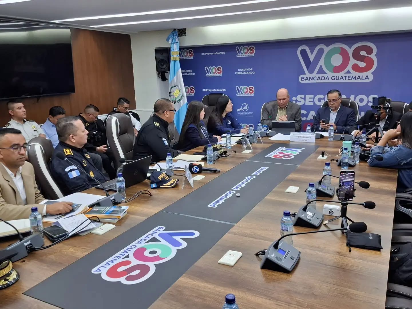 El subdirector policial Esvin Gaspar Jacinto Quiché reconoció ante el Congreso que los escoltas se apartaron para cuidar al hijo de Solórzano Foppa. (Bancada VOS de Guatemala)
