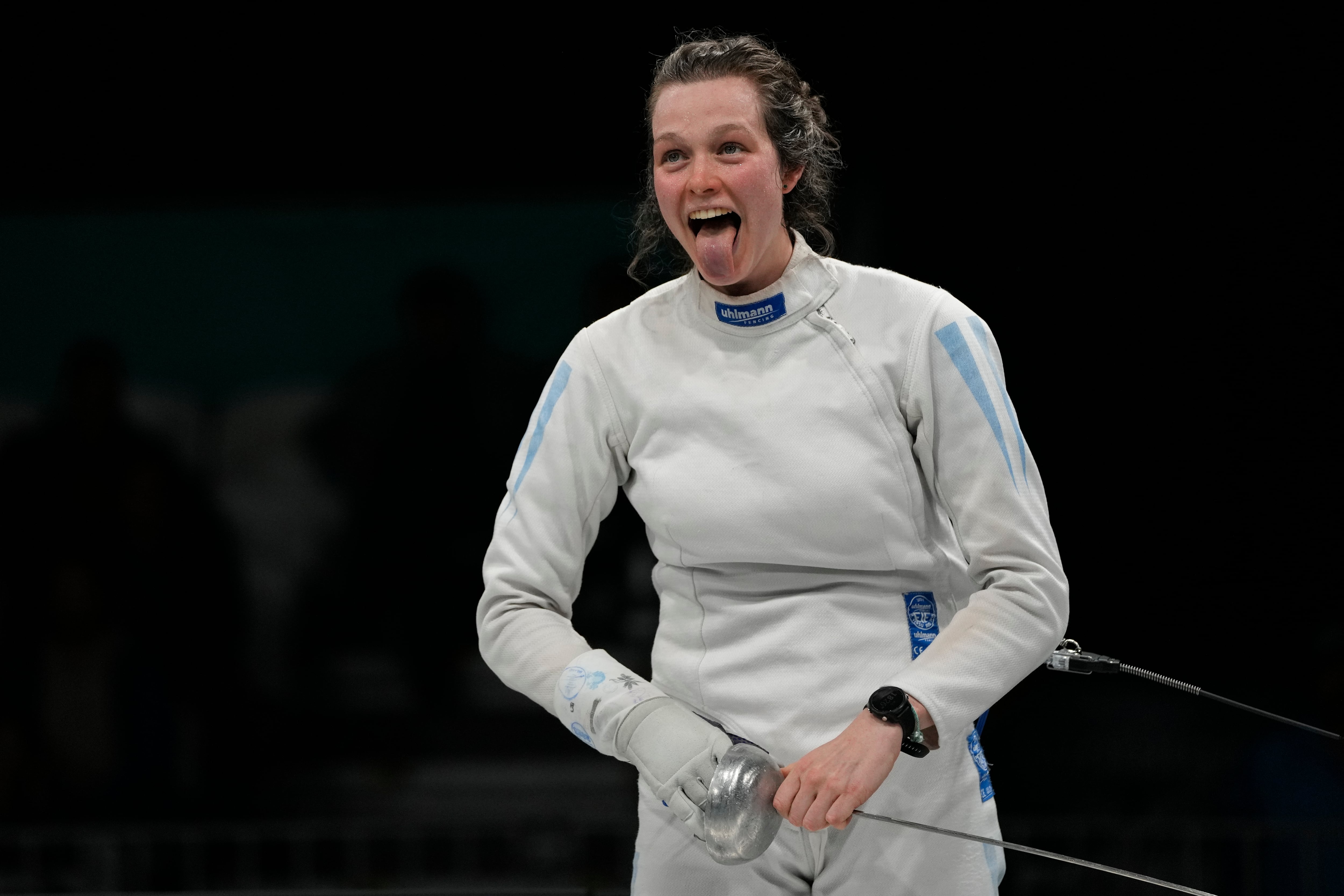 La esgrimista argentina afirmó que el oro en los Juegos Suramericanos tuvo un valor especial porque “estas oportunidades son pocas” dentro del calendario deportivo (AP Foto/Eduardo Verdugo)