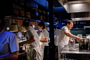 Todos en acción. Aramburu salió