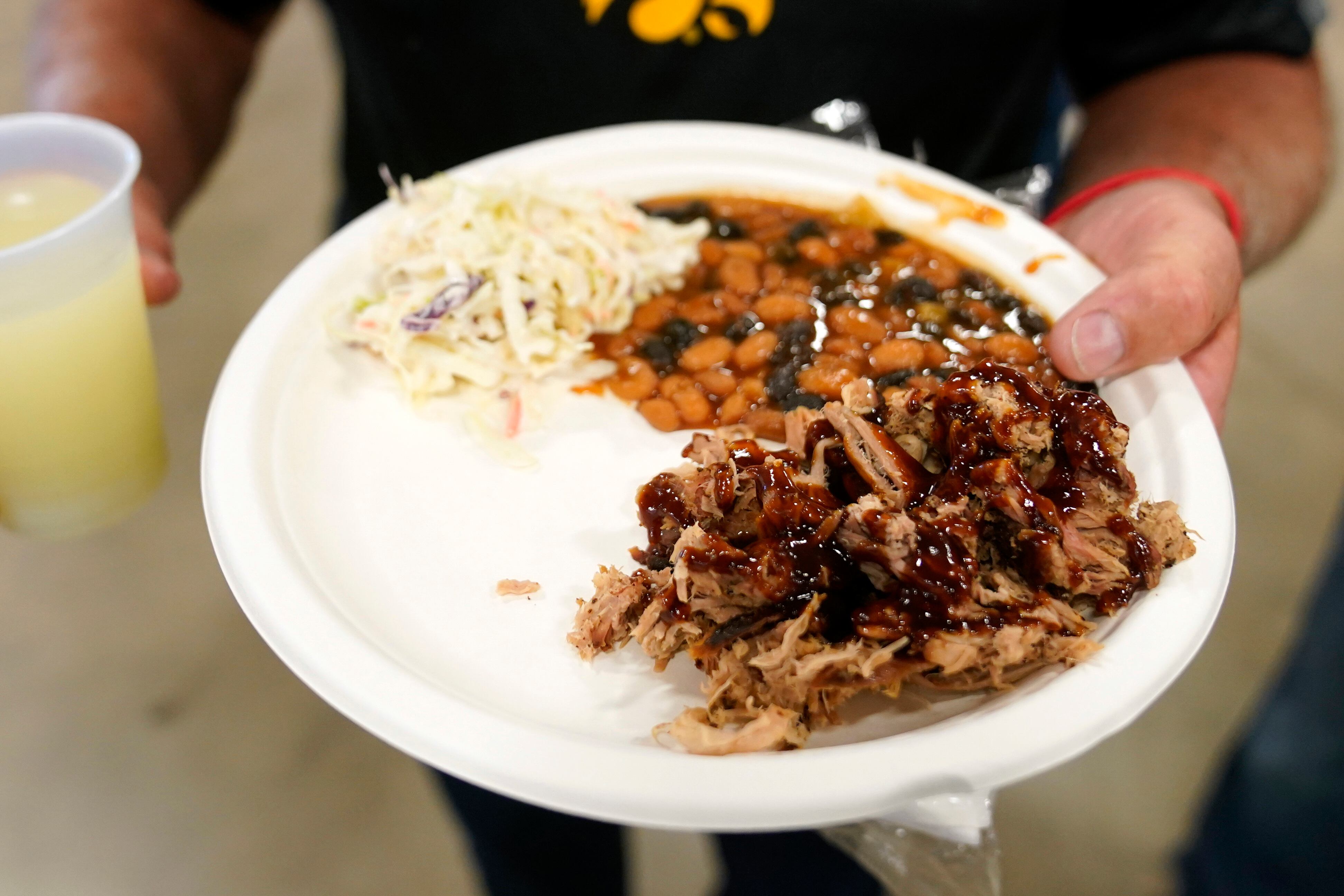 Según FAO, cada año se desperdician aproximadamente 1.300 millones de toneladas de alimentos a nivel mundial (AP /Charlie Neibergall)