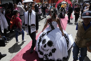 El Centro Histórico de Guatemala albergó la tercera edición del Festival Paseo de Catrinas con el respaldo de la Embajada de México.