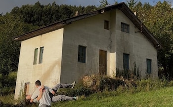 Pareja en una casa (Instagram/@manostotheobra)