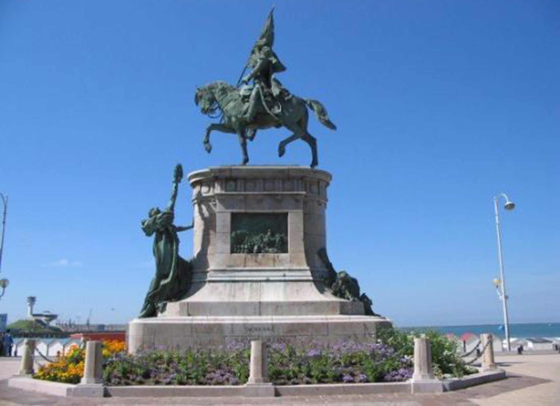 La estatua ecuestre de San Martín, que se levanta en Boulogne sur Mer