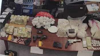 Millonaria incautación de drogas, armas y dinero en efectivo