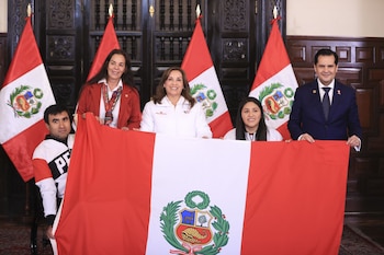 Dina Boluarte prometió premios económicos