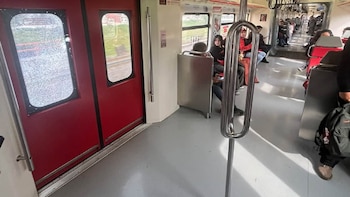 Rompen vidrio del Tren Suburbano con una piedra: pasajeros viven momentos de tensión en Tlalnepantla