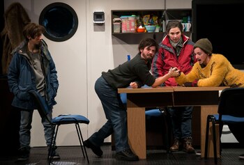 "Petróleo", se presenta en siete