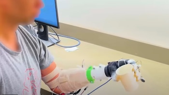 En pruebas, la prótesis manejó