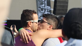 Cientos de personas disfrutan en