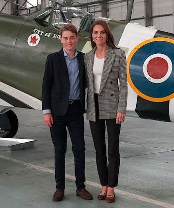 El príncipe George, tras los pasos de la princesa Leonor, subido en un avión de combate a sus 12 años (Casa Real)