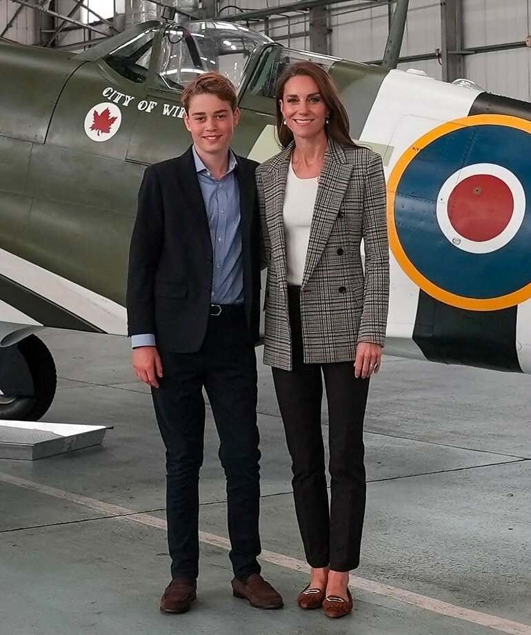 El príncipe George, tras los pasos de la princesa Leonor, subido en un avión de combate a sus 12 años (Casa Real)