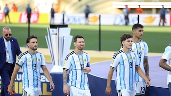Quién será el capitán de la selección argentina tras el paso al costado de Messi