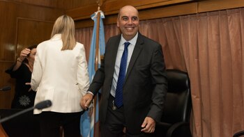 Sale Capuchetti (de espaldas en