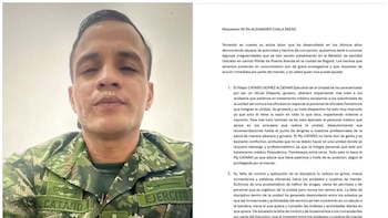 Soldados y personal de salud