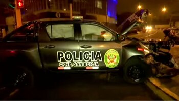 Patrullero de la PNP choca con poste en San Borja: efectivos se retiraron rápidamente