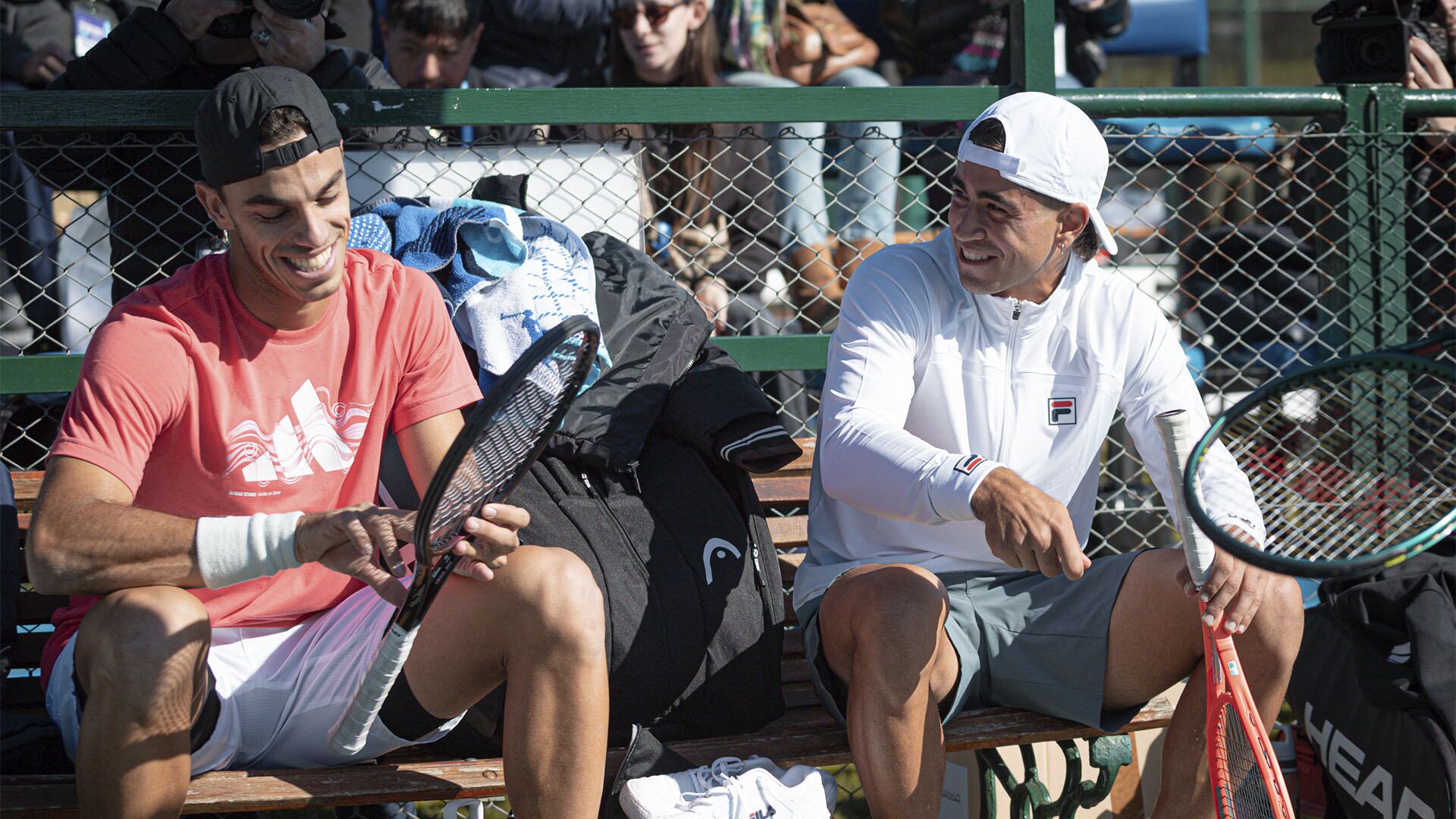 Francisco Cerúndolo, primera raqueta nacional, se entrenó con todo el equipo argentino en el Tenis Club Argentino antes de partir a Países Bajos para disputar la segunda ronda de los Qualifiers 2025 (Foto: Prensa AAT)