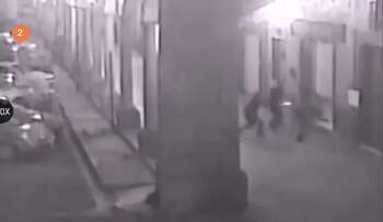 Al menos cuatro hombres armados