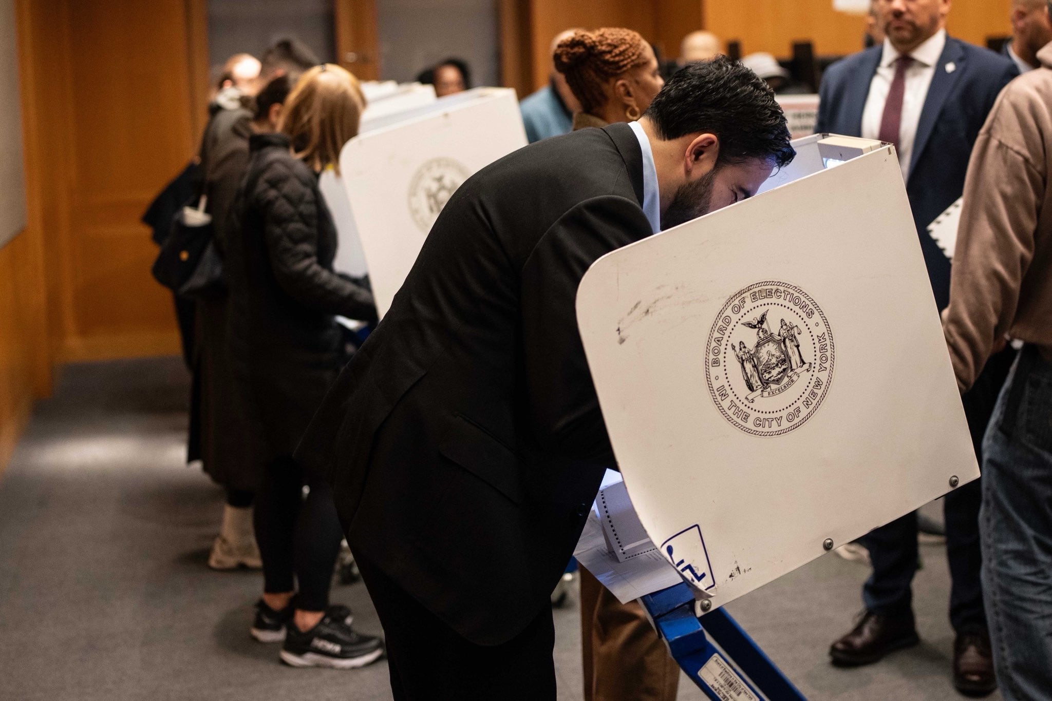 Zohran Mamdani emitió su voto anticipado en el Centro de Educación Ruth y Harold D. Uris del Museo Metropolitano de Arte de Nueva York (X: @NYCMayor).