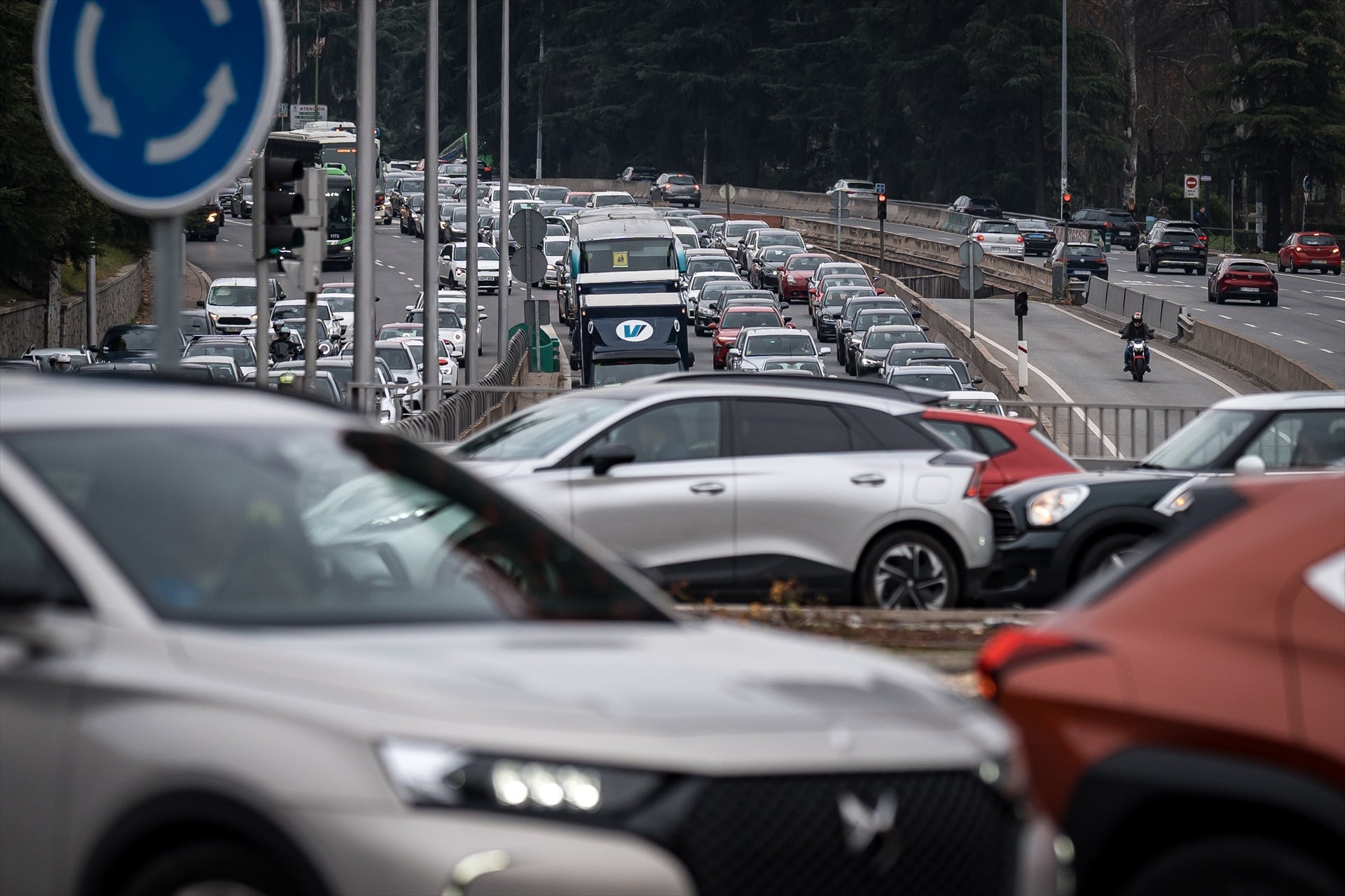 Varios vehículos en la A6, en Madrid.
Diego Radamés / Europa Press