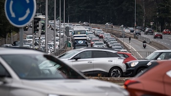 Los coches crecen 1,2 centímetros al año y pueden acabar con 41.000 plazas de aparcamiento en Madrid