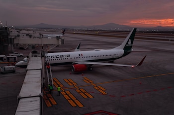 Fotografía de archivo de un avión de la aerolínea Mexicana de Aviación previo a su despegue en el aeropuerto internacional Felipe Ángeles, en el municipio de Zumpango (México). EFE/ Sáshenka Gutiérrez