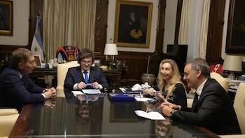 Javier y Karina Milei, Adorni