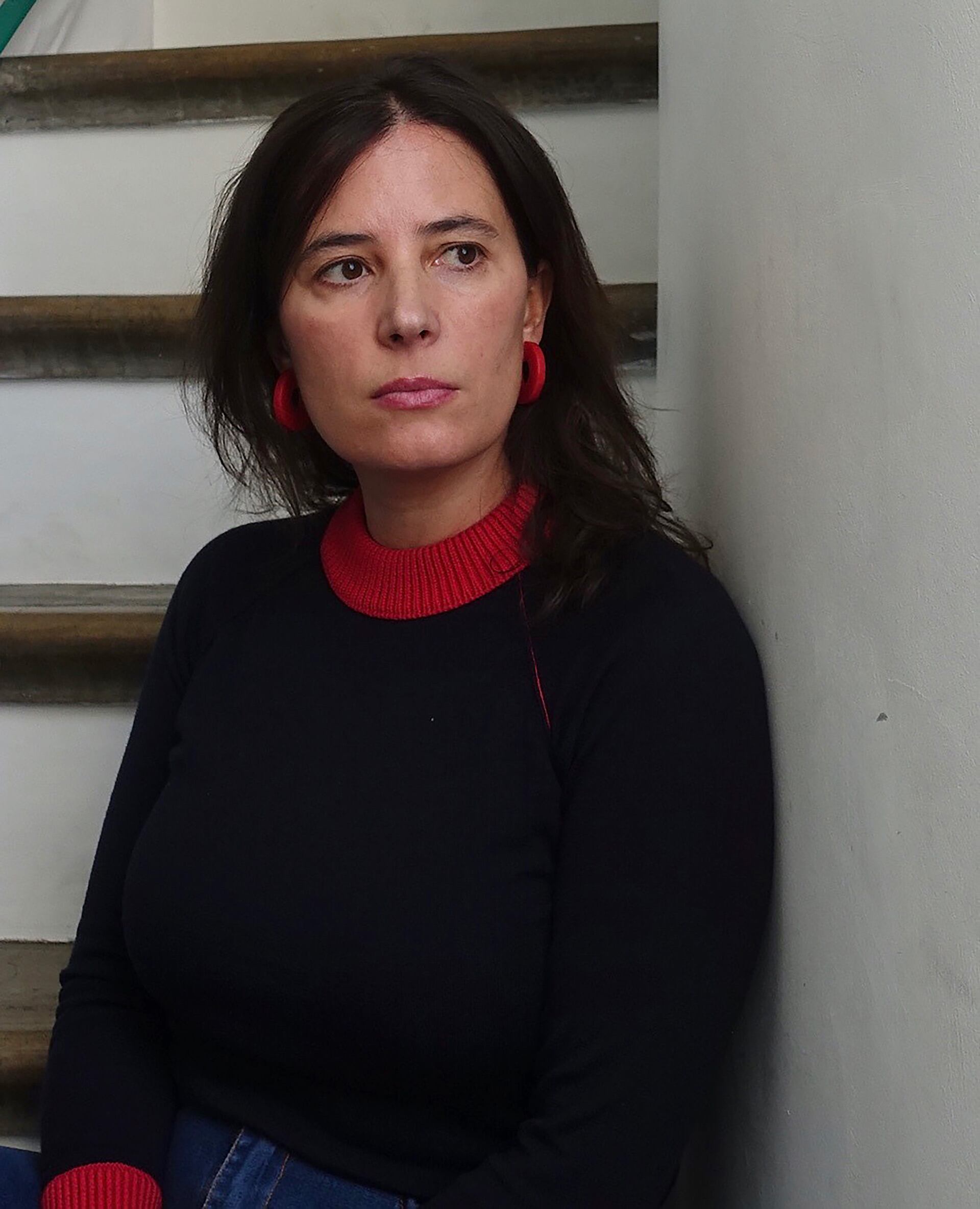 Milagros Mumenthaler nació en Córdoba, Argentina, en 1977. Era una niña cuando su familia se exilió en Suiza, donde creció.