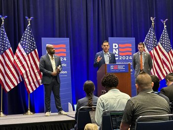 Robert García, representante demócrata por