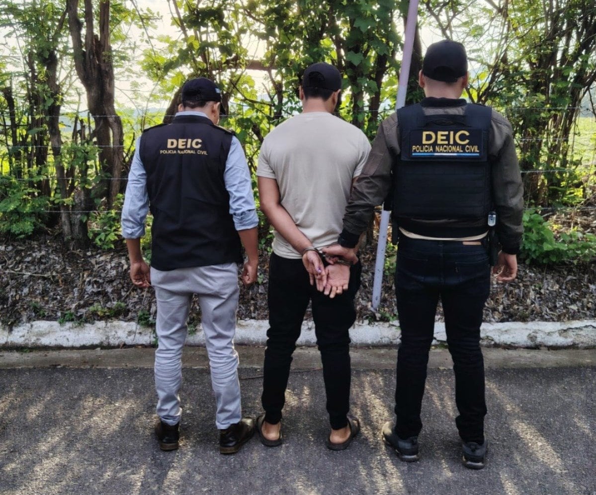 Luis Alberto J. fue capturado tras recoger a la joven a la salida del colegio y trasladarla a una zona boscosa de Santa Rosa. (Cortesía: PNC de Guatemala)
