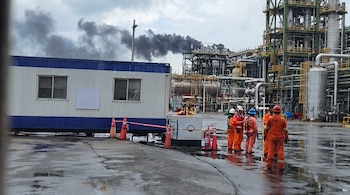 La Refinería Olmeca avanza en su restablecimiento tras una falla eléctrica sin representar emergencia.