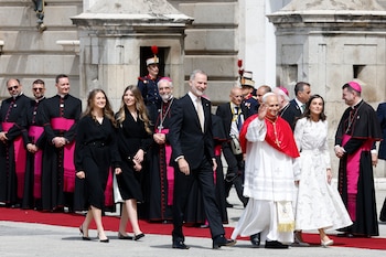 La princesa Leonor y la infanta Sofía conocen al papa León XIV en su visita a España (EFE)