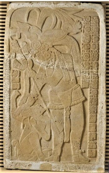 Urna maya elaborada entre los