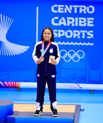 La madre de July Mendoza impulsó su vínculo con el deporte y afirmó que esa rutina la ayudó a superar una etapa difícil. b(Cortesía: Instituto Nacional de los Deportes)