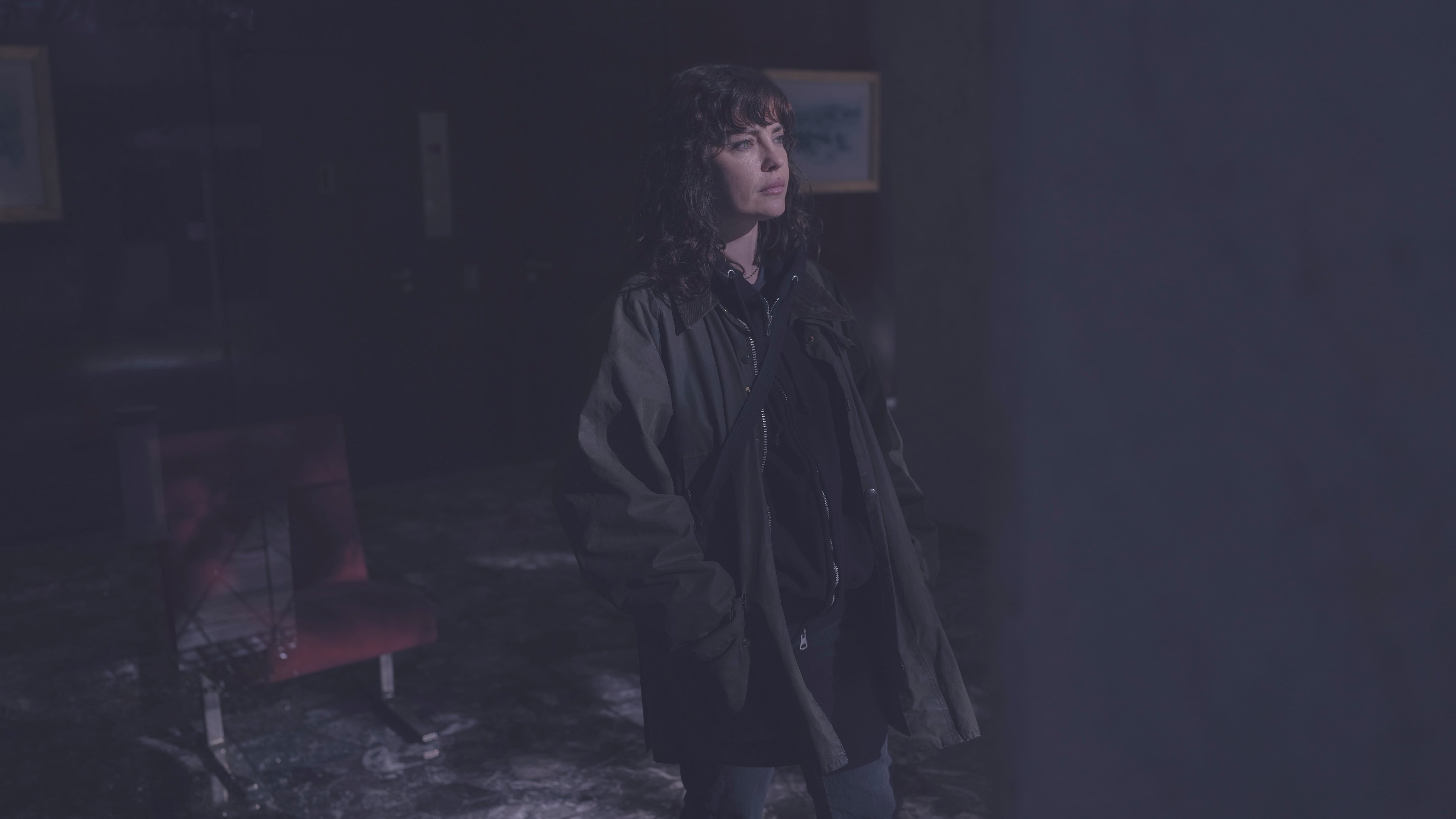 Dolores Fonzi encarna a Julie, la sobrina de Ema y una figura clave en la trama. (Netflix)