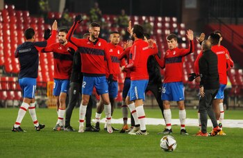 Soccer Football - Copa del Rey - Quarter Final - Granada v FC Barcelona - Nuevo Estadio de Los Carmenes, Granada, Spain - February 3, 2021 Granada players during the warm up before the match REUTERS/Jon Nazca