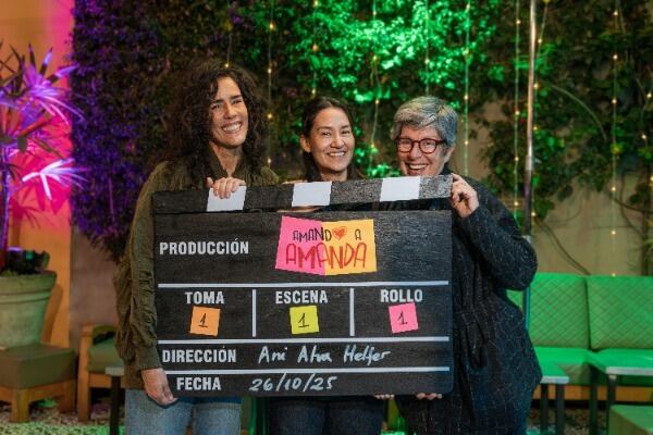 Gianella Neyra, Ani Alva y Michelle Alexander en la primera escena de la película ‘Amando a Amanda’ . IG.